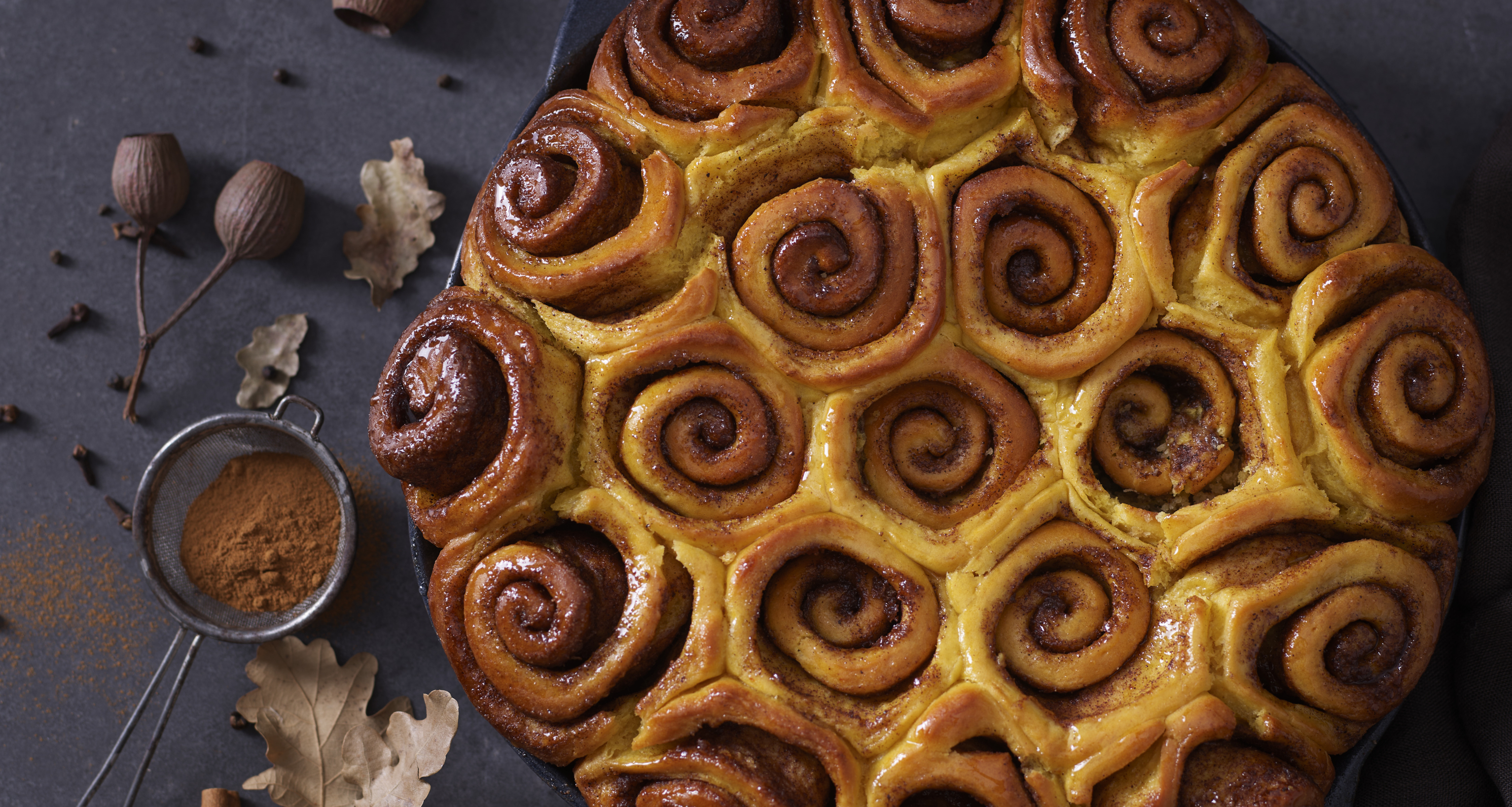 cinnamon rolls de abobora e 5 especiarias