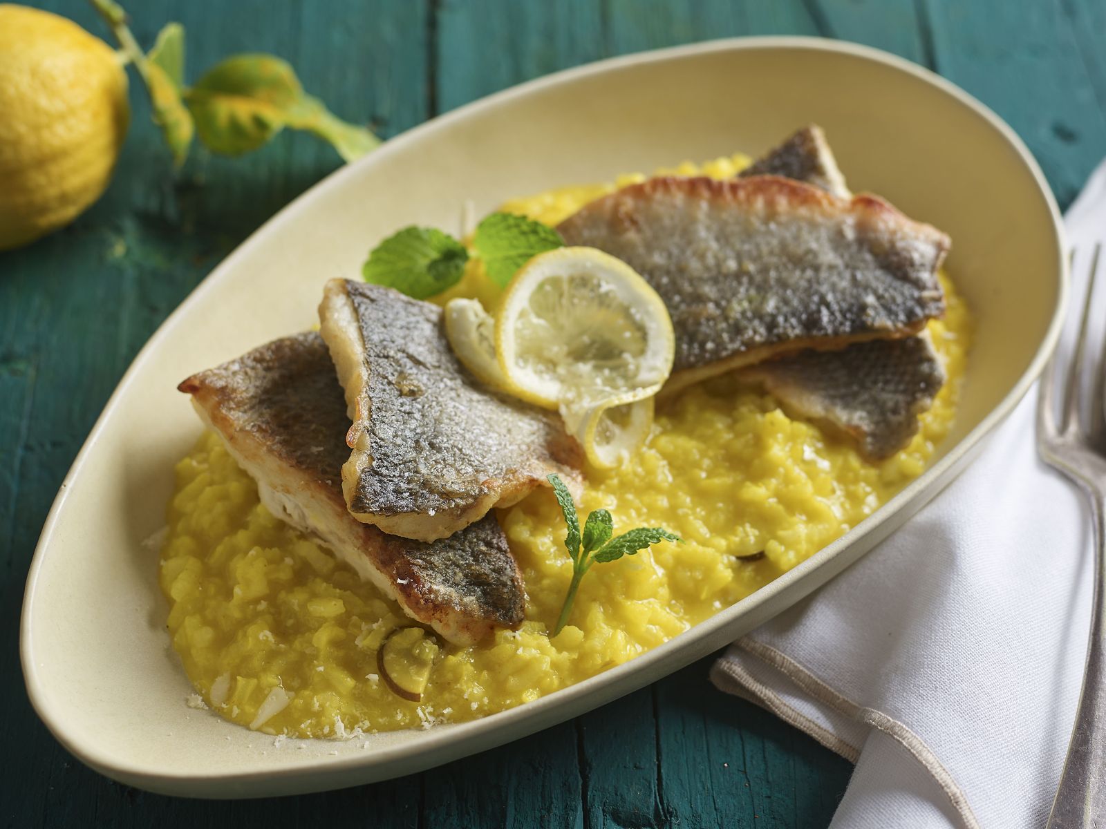 Filetes de Robalo com Arroz  de Curcuma