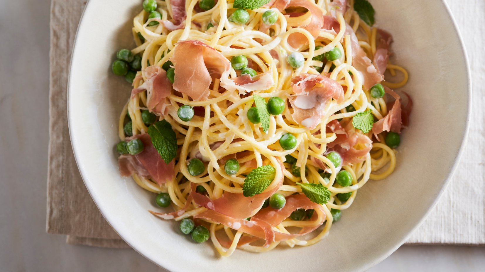 Esparguete com Ervilhas, Presunto e Parmesão