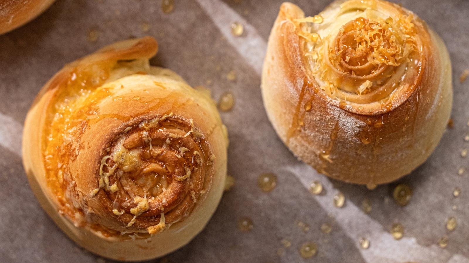 Mini Pizzas de Queijo com Mel