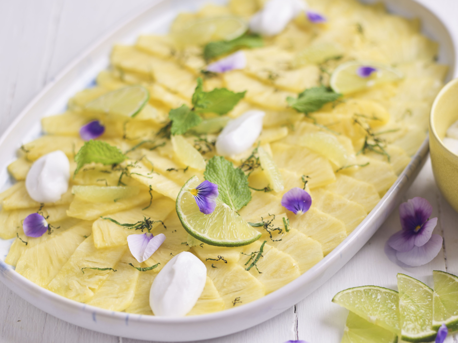 Carpaccio de Abacaxi e Lima com Coco